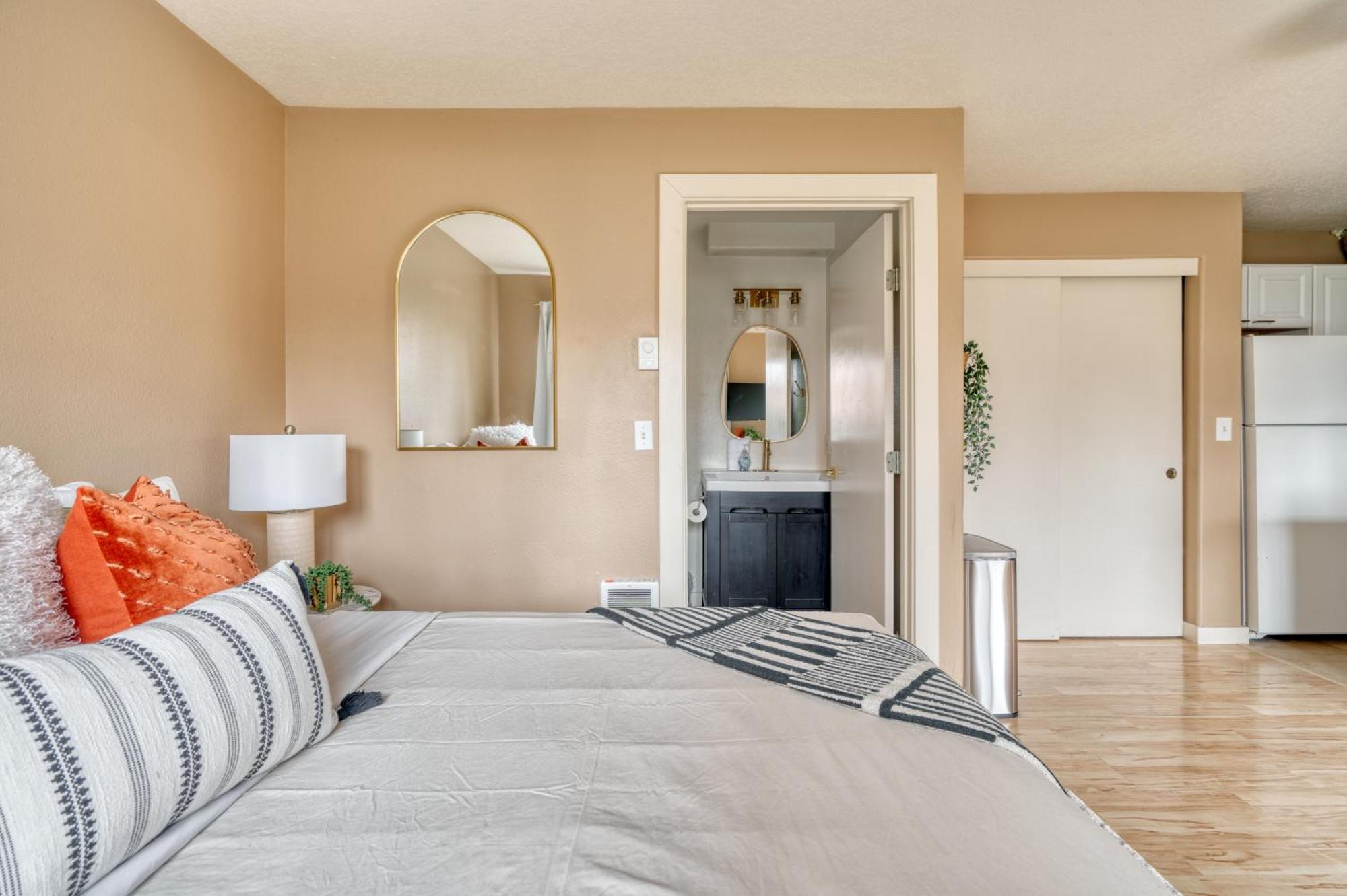 Holiday home Collection - John's Landing Haven - Near Ohsu Portland